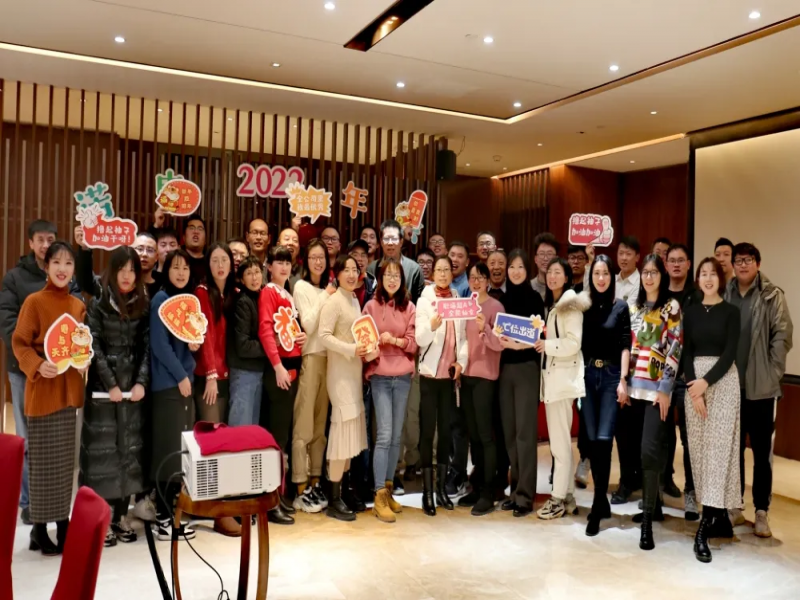 Joining Hands Together，Creating the Future Together